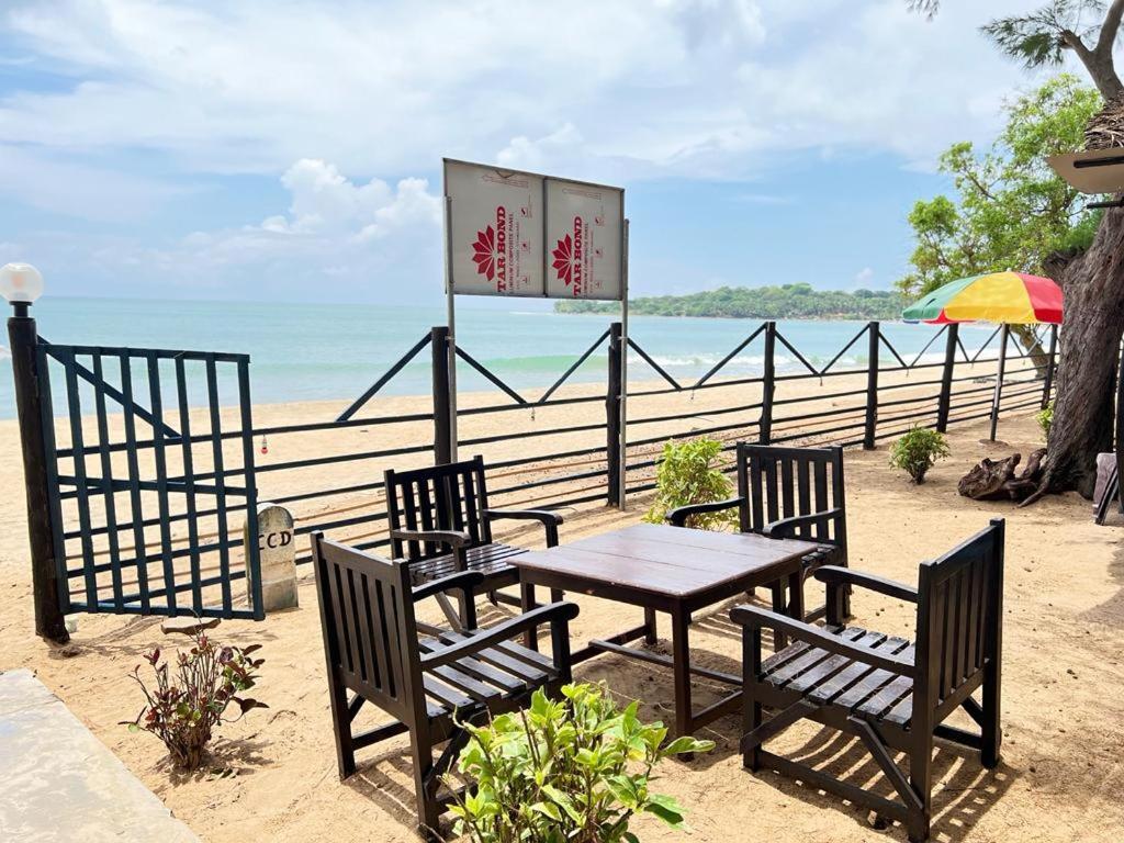 Tsunami Beach Hotel Arugam Bay Exterior photo