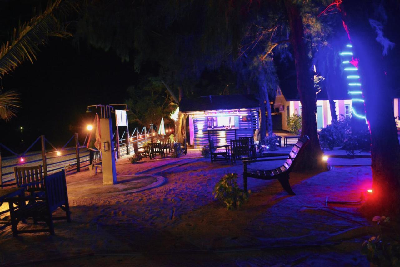 Tsunami Beach Hotel Arugam Bay Exterior photo