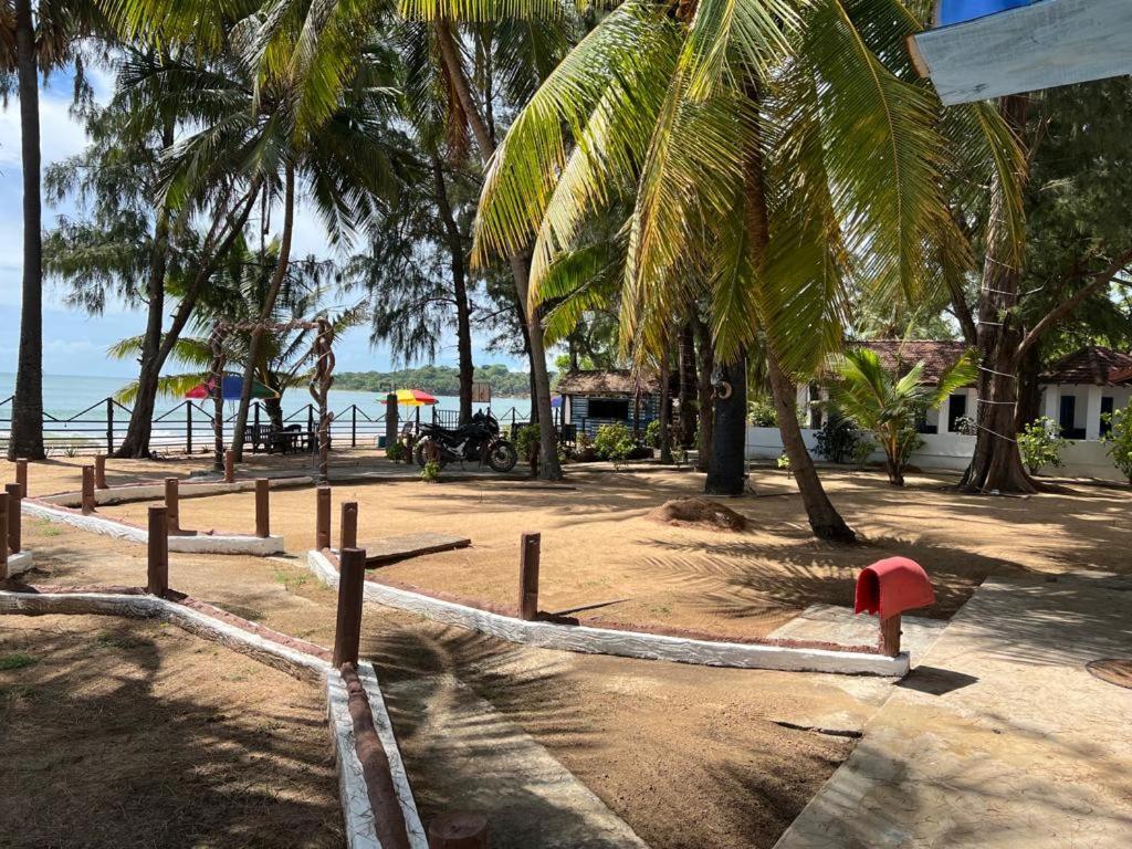 Tsunami Beach Hotel Arugam Bay Exterior photo