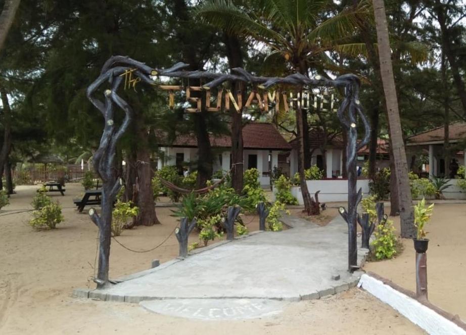 Tsunami Beach Hotel Arugam Bay Exterior photo